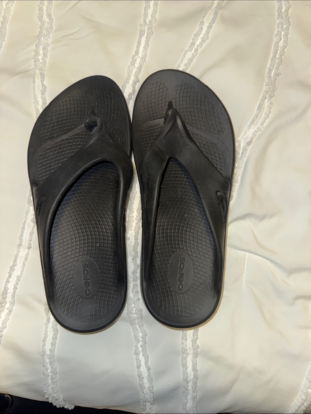 OOFOS Black Men's/Women's Recovery Flip Flops